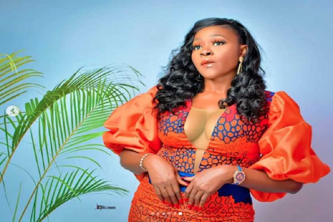 ‘Yar wasar fim ta ba maza shawarar auren mata da yawa domin su daina bin matan banza ‘Yar wasar fim ta ba maza shawarar auren mata da yawa domin su daina bin matan banza