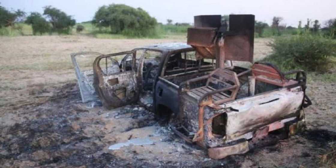 Kalli bidiyon yadda sojoji suka yi wa 'yan ta'adda 'ruwan wuta' a matattaransu da ke Bula Korege Kalli bidiyon yadda sojoji suka yi wa 'yan ta'adda 'ruwan wuta' a matattaransu da ke Bula Korege