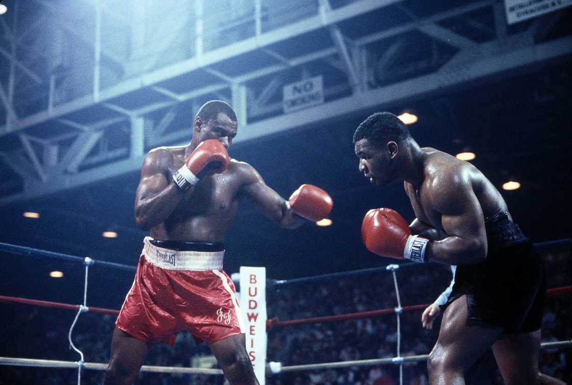 Muhammad Ali vs Mike Tyson comparison Muhammad Ali vs Mike Tyson comparison