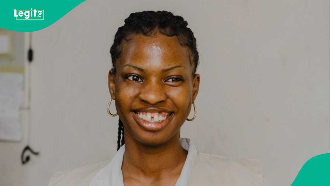 Lady who graduated as the best female student of OAUSTECH mentions her CGPA. Lady who graduated as the best female student of OAUSTECH mentions her CGPA.