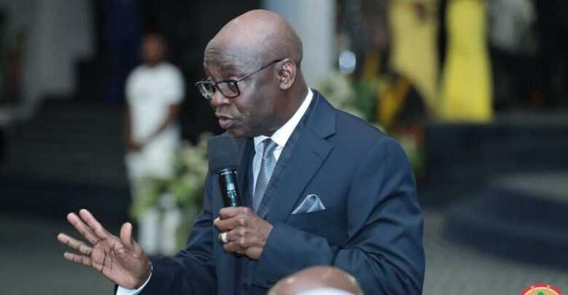Tunde Bakare yana bayani a wajen wani taro Tunde Bakare yana bayani a wajen wani taro