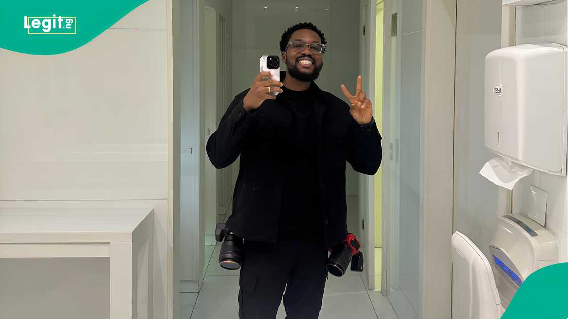 Nigerian man leaves his mother teary as he purchases a brand new car for her. Nigerian man leaves his mother teary as he purchases a brand new car for her.