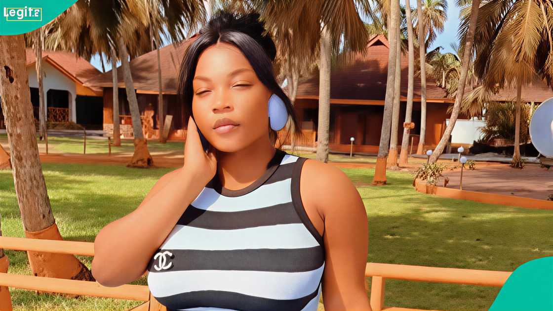 A lady posts a chat with her father's alleged girlfriend.