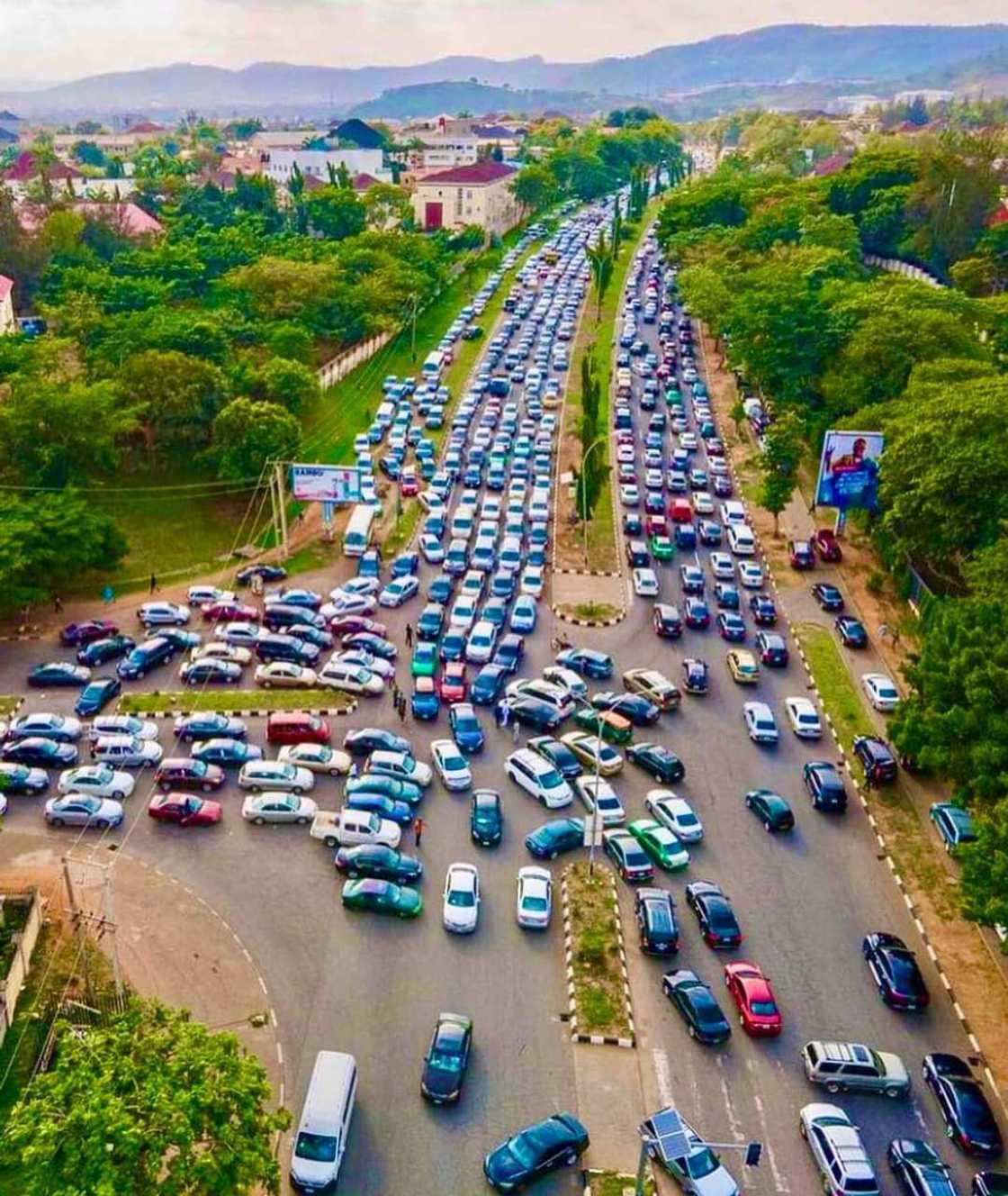 Cunkoson ababen hawa a wasu hanyoyin Abuja Cunkoson ababen hawa a wasu hanyoyin Abuja