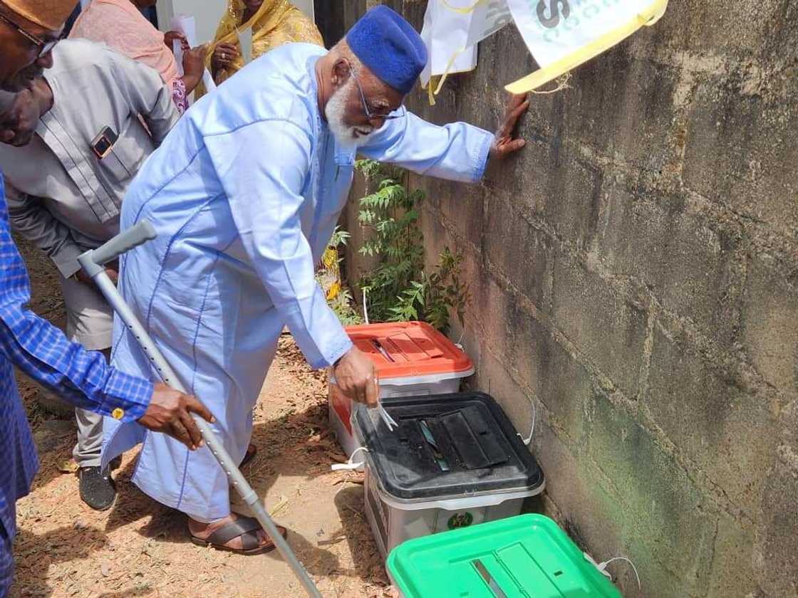 Abdulsalami Abubakar.