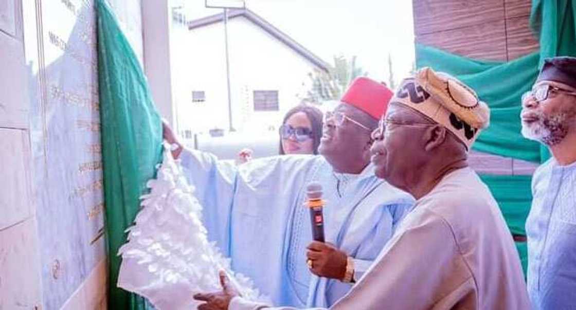 Gwamna Umahi da Bola Tinubu. Gwamna Umahi da Bola Tinubu.