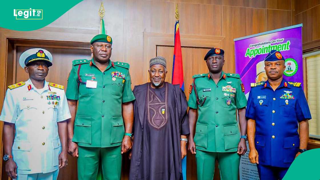 Badaru ya gana da hafsoshin tsaro a Abuja Badaru ya gana da hafsoshin tsaro a Abuja