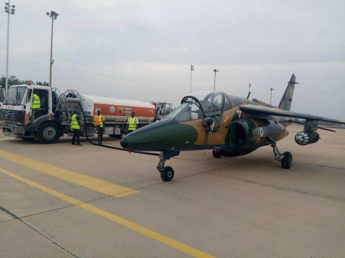 Fatattakar 'yan ta'adda: Rundunar sojin sama ta tura jirgin yakin sama da dakaru zuwa Sokoto Fatattakar 'yan ta'adda: Rundunar sojin sama ta tura jirgin yakin sama da dakaru zuwa Sokoto