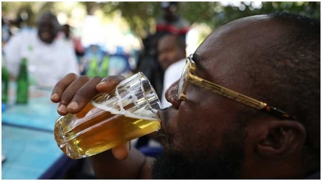 Kano youths clash with Hisbah over attempt to seize alcoholic drinks Kano youths clash with Hisbah over attempt to seize alcoholic drinks