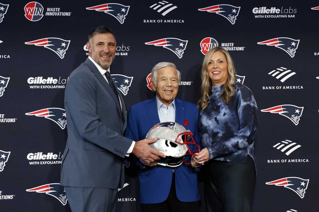 Mike Vrabel, The New England Patriots CEO Robert Kraft, and Jen Vrabel.