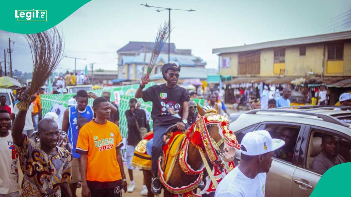 A crowd of about 600 supporters march in Lagos State in support of President Bola Tinubu.