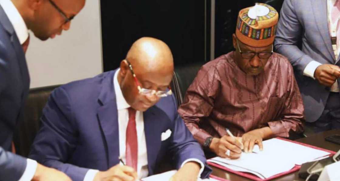 NNPC ta ci bashin Dala biliyan 3 don inganta Naira a kasar NNPC ta ci bashin Dala biliyan 3 don inganta Naira a kasar