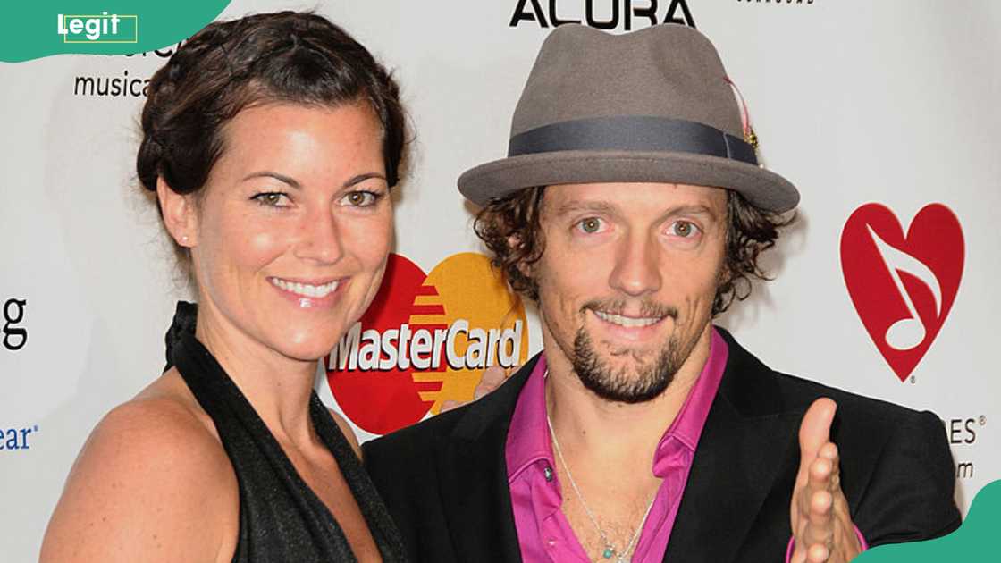 Singer Jason Mraz (R) and Tristan Prettyman at the Los Angeles Convention Center in Los Angeles, California.