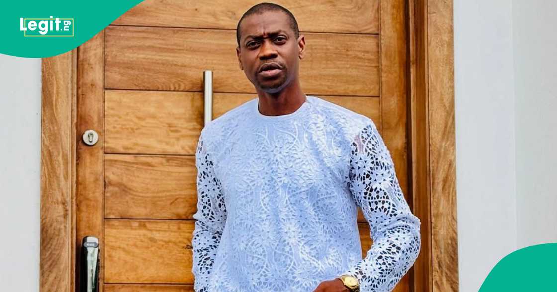 Latef Adeemji celebra sua mãe - -LAW. Latef Adeemji celebra sua mãe - -LAW.