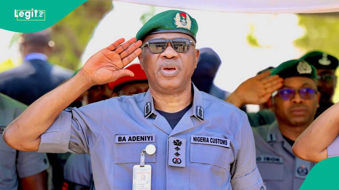 The Nigeria Customs Service has warned banks against delaying the remittance of collected customs revenue.
Defaulting banks will pay penalty interest set at three per cent above the prevailing NIBOR. The Nigeria Customs Service has warned banks against delaying the remittance of collected customs revenue.
Defaulting banks will pay penalty interest set at three per cent above the prevailing NIBOR.