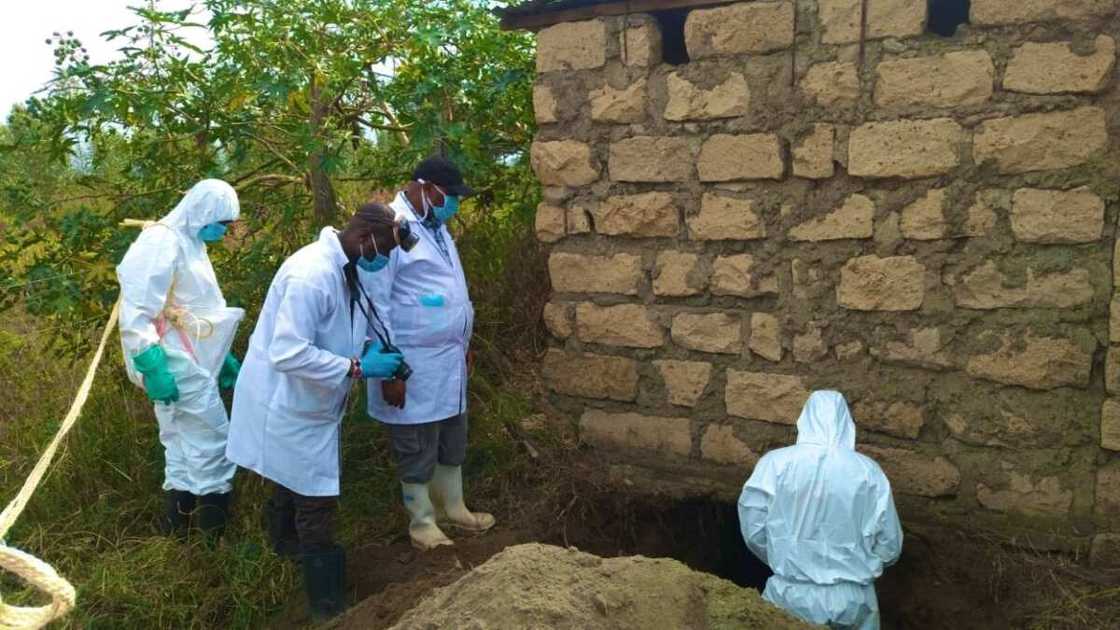 Dalibin jami'a ya kashe iyayensa da sauran mutanen gidansu, ya ce sun cancanta su mutu Dalibin jami'a ya kashe iyayensa da sauran mutanen gidansu, ya ce sun cancanta su mutu