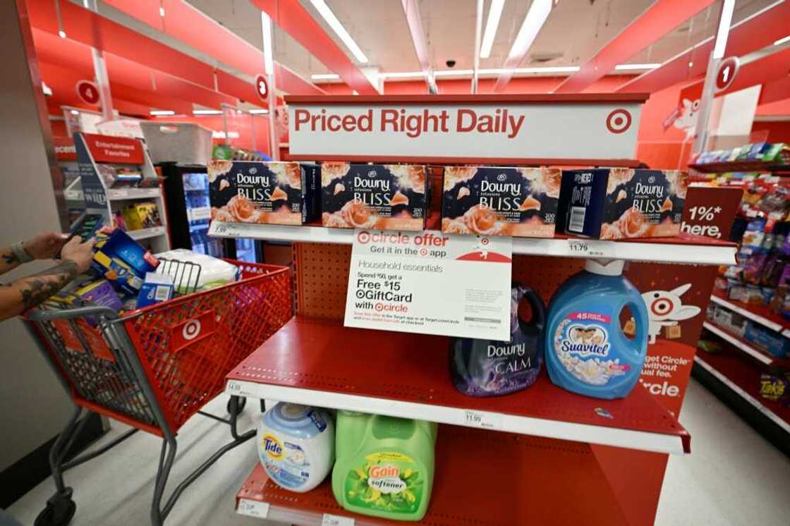 Americans continue to use their savings to spend, despite high inflation Americans continue to use their savings to spend, despite high inflation