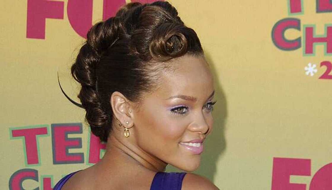 Rihanna with a tragus piercing during the 2006 Teen Choice Awards Rihanna with a tragus piercing during the 2006 Teen Choice Awards