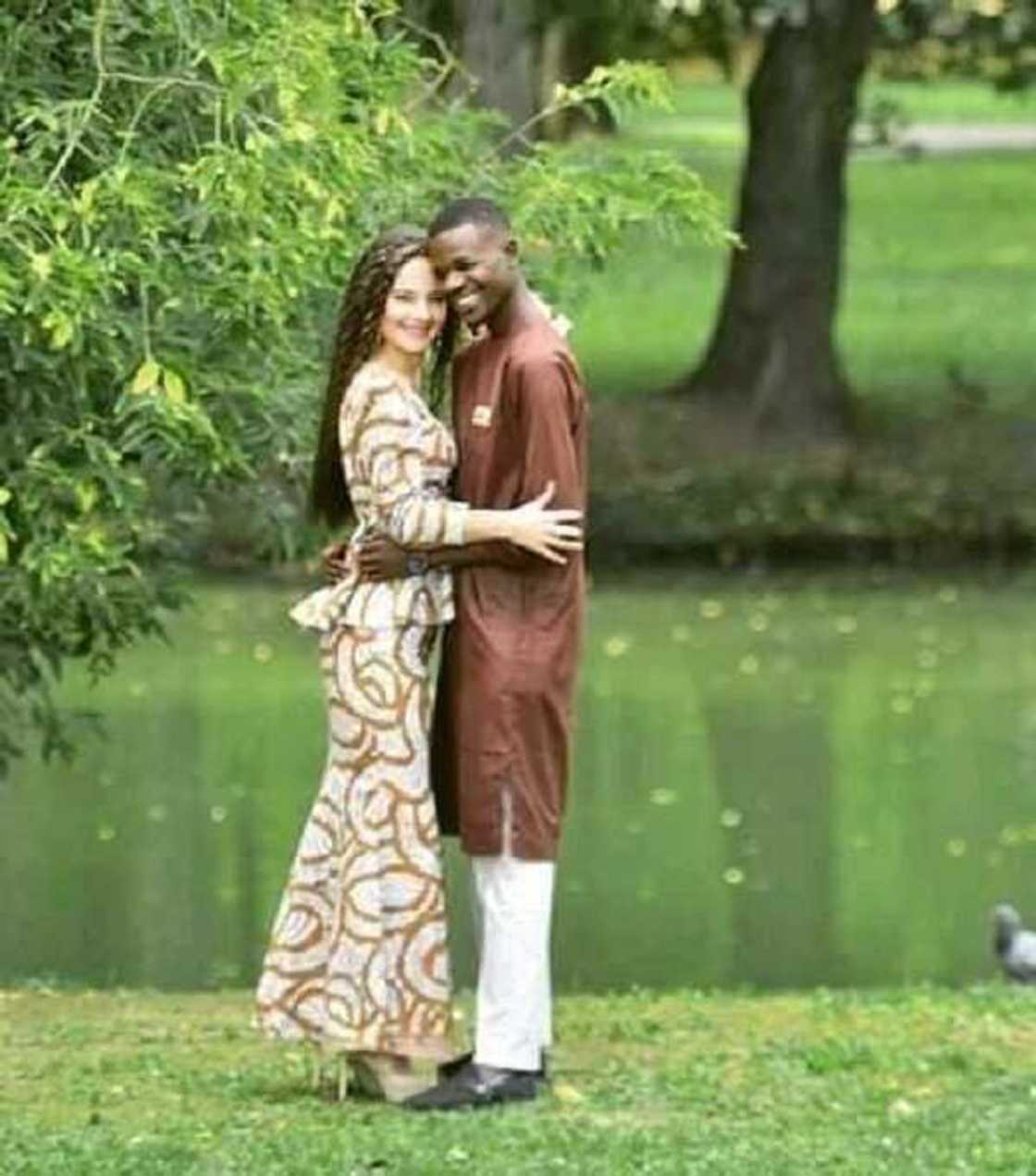 An kuma: Wata budurwa 'yar asalin kasar Rasha ta shirya angwancewa da masoyinta dan jihar Katsina (Hotuna) An kuma: Wata budurwa 'yar asalin kasar Rasha ta shirya angwancewa da masoyinta dan jihar Katsina (Hotuna)