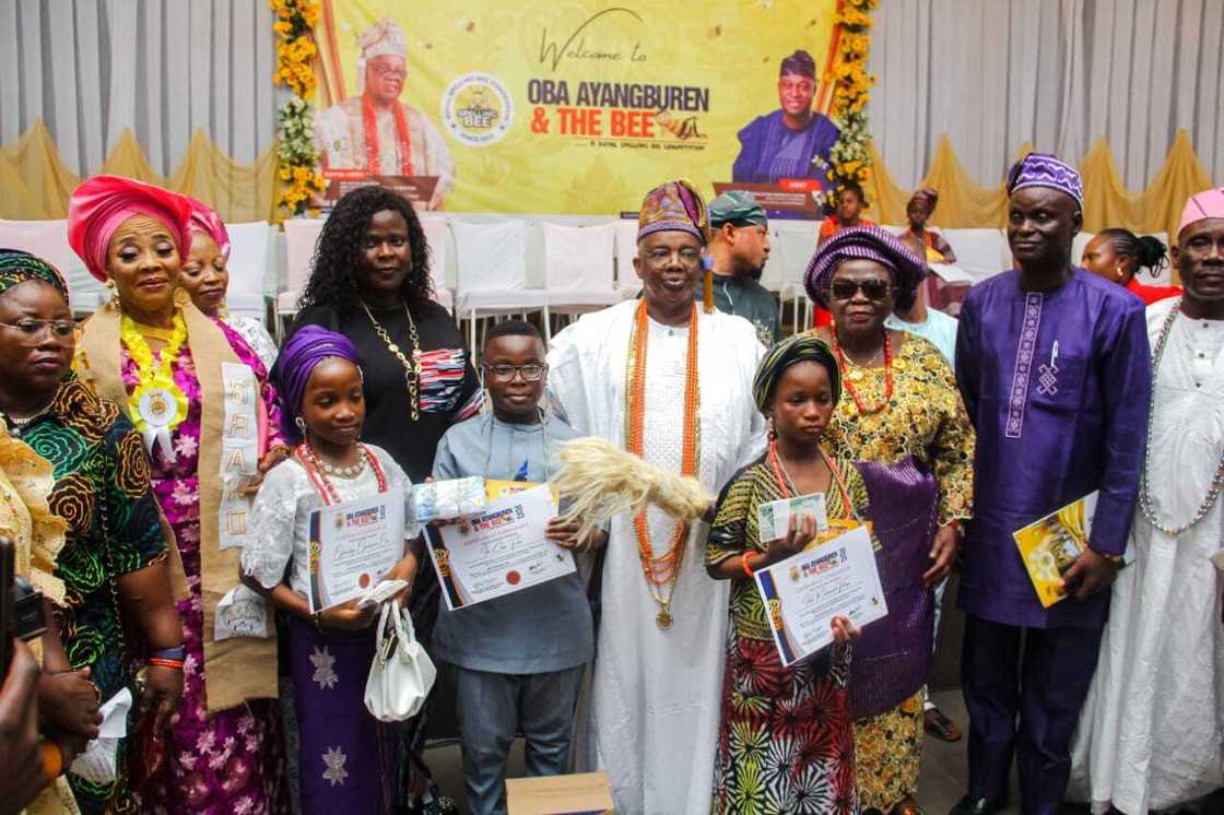 Oba Shotobi on stage at the Ikorodu Town Ultramodern Hall during the 2025 spelling contest.