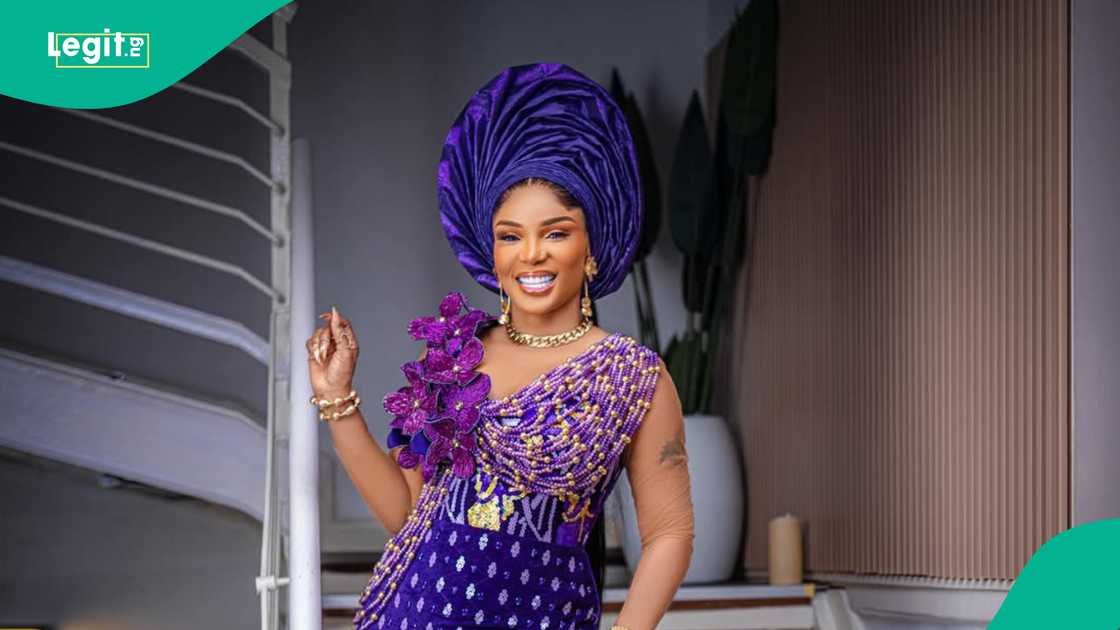 Iyabo Ojo shares souvenirs at Mercy Aigbe's mother's burial Iyabo Ojo shares souvenirs at Mercy Aigbe's mother's burial