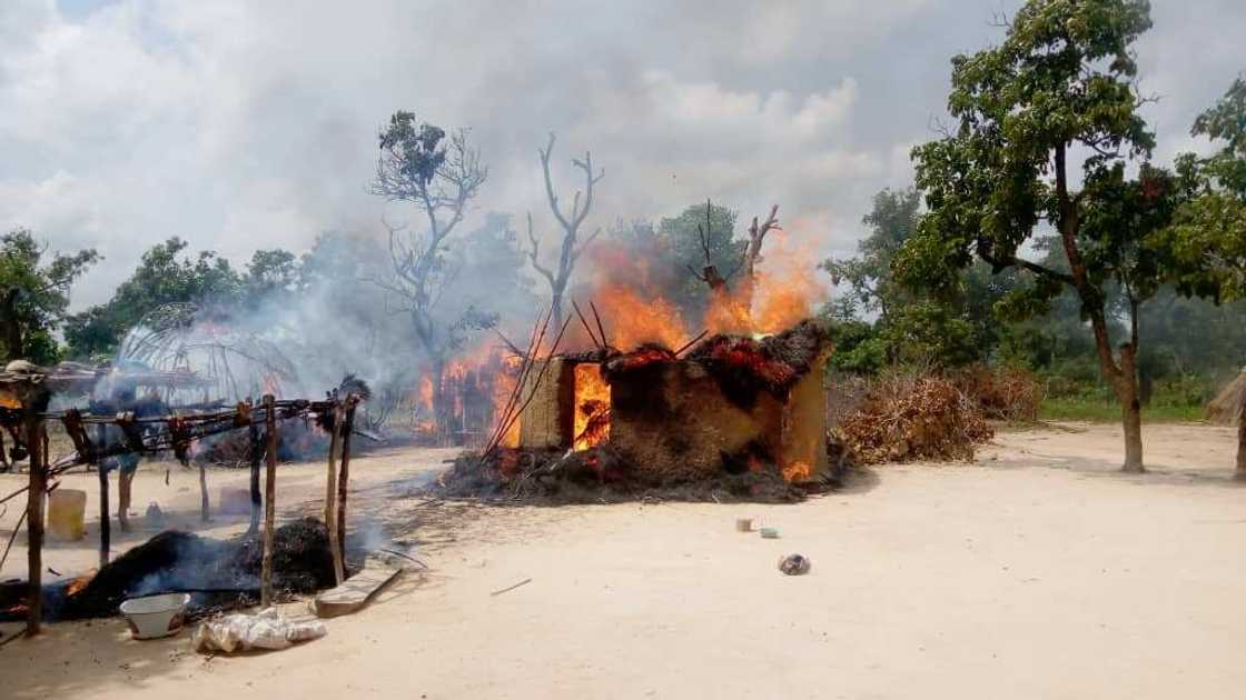 Rundunar 'Hadarin Daji' ta yi wa 'yan daban daji ruwan wuta a Zamfara da Katsina Rundunar 'Hadarin Daji' ta yi wa 'yan daban daji ruwan wuta a Zamfara da Katsina