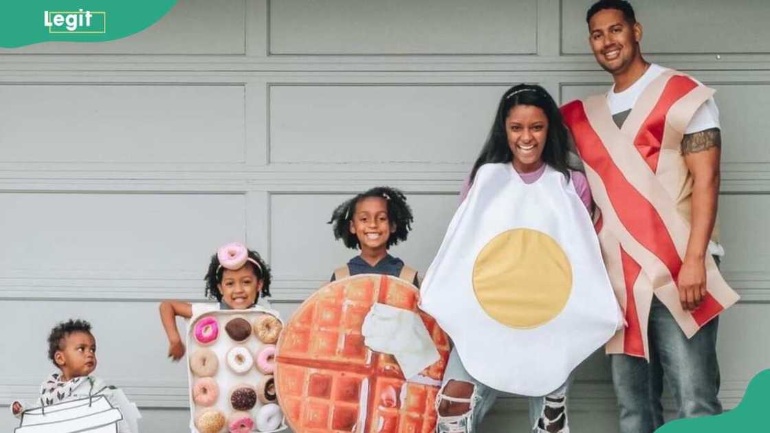 Complete breakfast costume