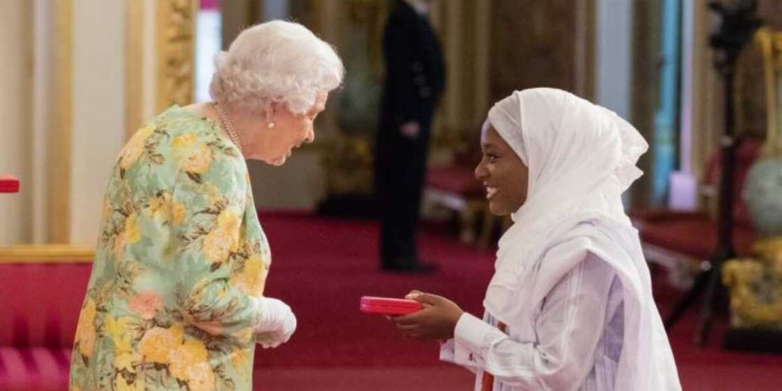 Yadda wata budurwa 'yar Najeriya ta samu wata gagarumar kyauta daga wajen mai kudin duniya Bill Gates Yadda wata budurwa 'yar Najeriya ta samu wata gagarumar kyauta daga wajen mai kudin duniya Bill Gates