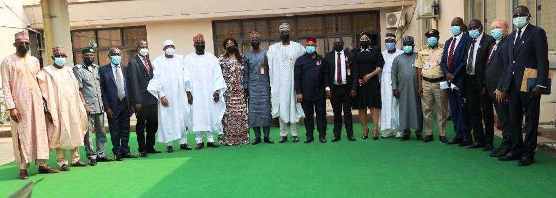 FG ta rantsar da kwamitin zartarwa na hukumar yaki da rashawa, EFCC FG ta rantsar da kwamitin zartarwa na hukumar yaki da rashawa, EFCC