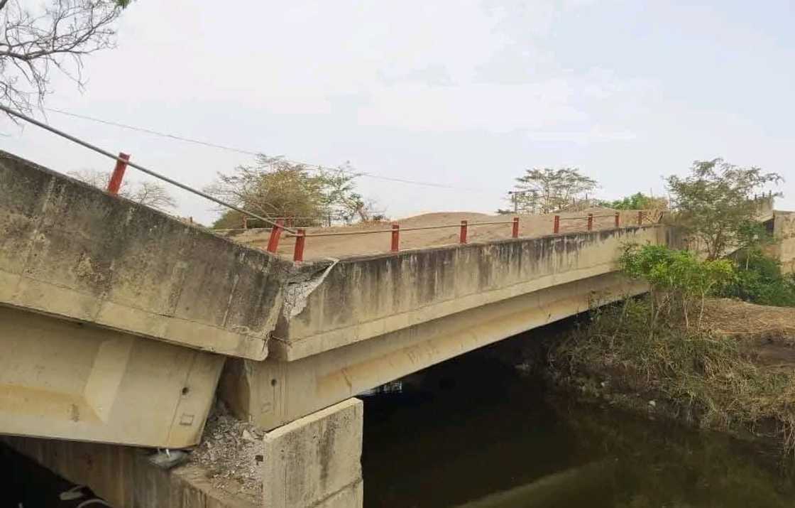 Gadar da aka rusa. Gadar da aka rusa.