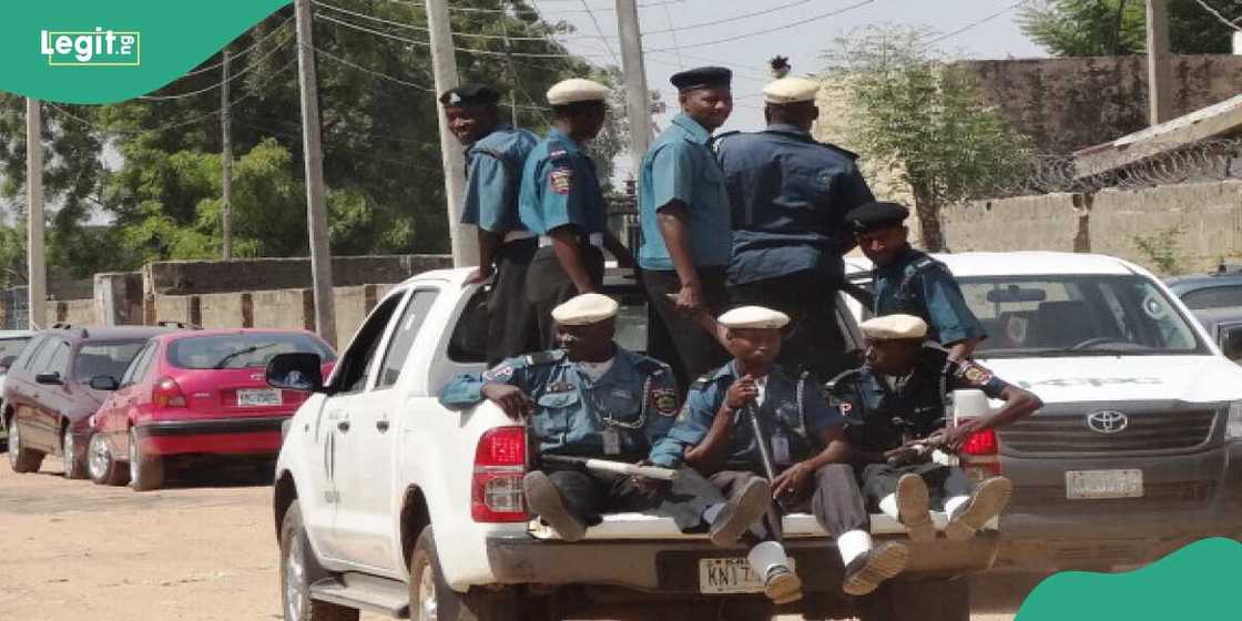 Hukumar Hisbah ta yi magana kan yaki da rashin da'a a jihar Kano. Hukumar Hisbah ta yi magana kan yaki da rashin da'a a jihar Kano.