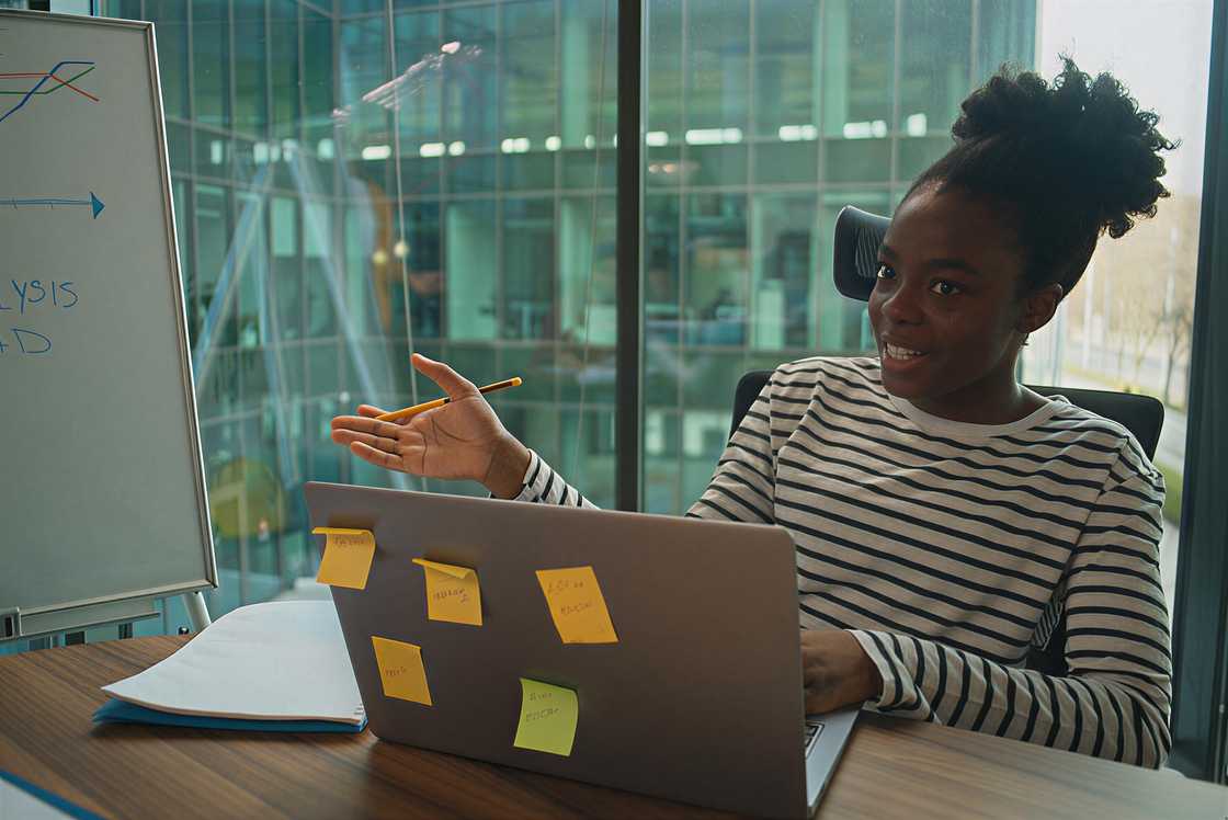 A black businesswoman A black businesswoman