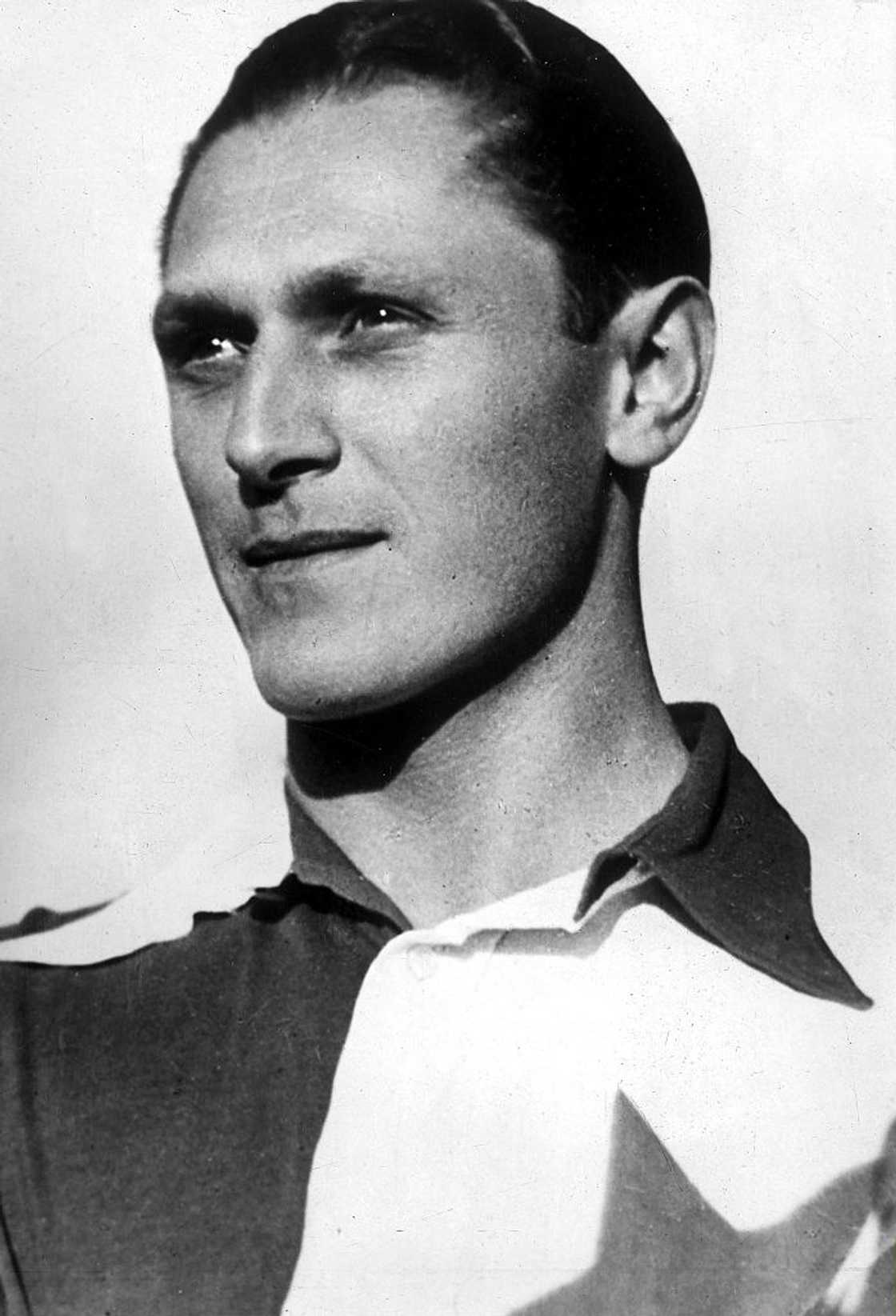 Has there ever been two hat tricks in a single game? Has there ever been two hat tricks in a single game?