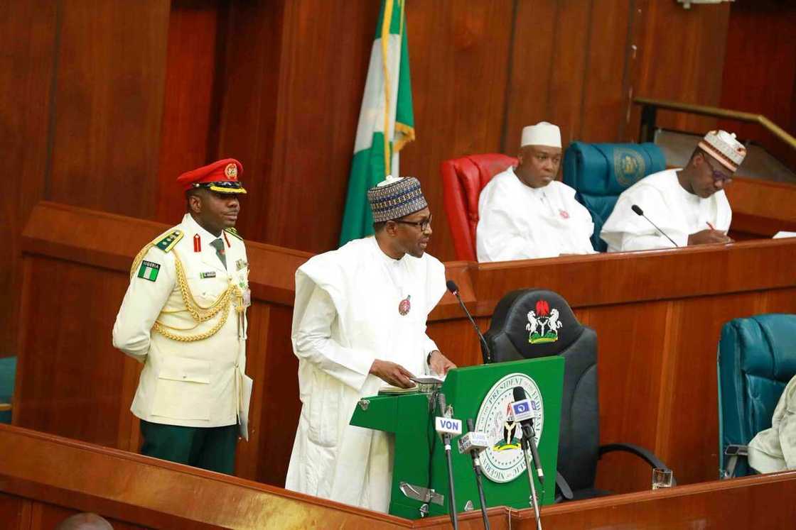 Duniya na kallo ku na zubar wa Najeriya mutunci - Buhari ga yan majalisa
