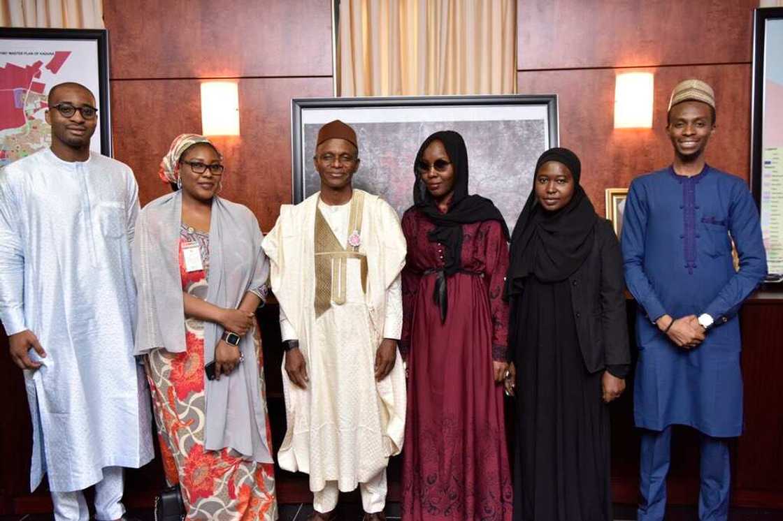 Gwamna Nasir El-Rufai yayi alkawarin taimakawa Makauniyar da ta zama Lauya Gwamna Nasir El-Rufai yayi alkawarin taimakawa Makauniyar da ta zama Lauya