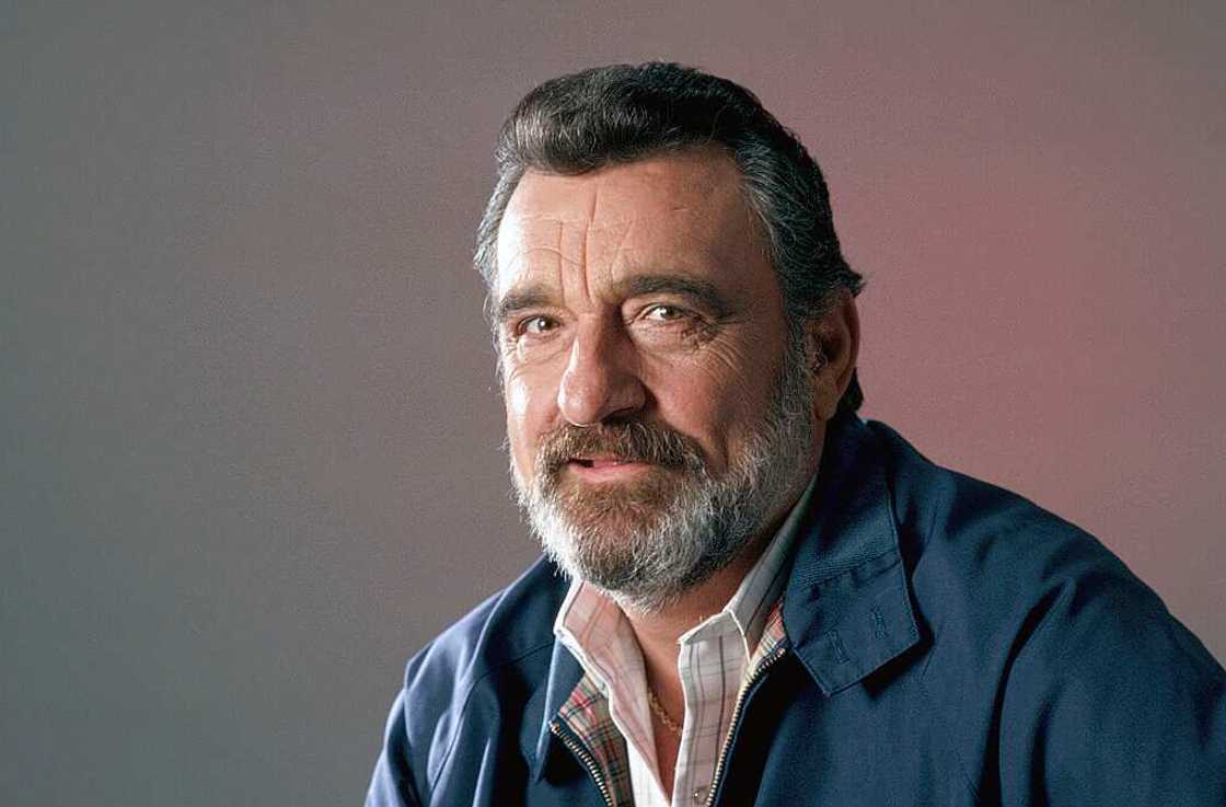 biographie de Victor French : star de la petite maison dans la prairie biographie de Victor French : star de la petite maison dans la prairie