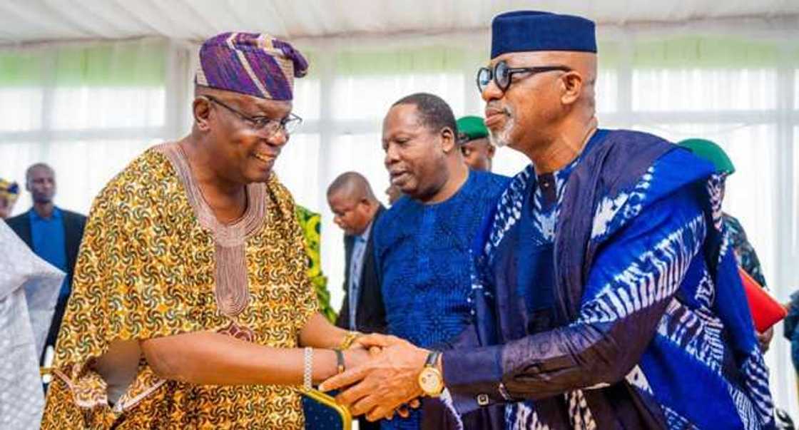 Gwamna Dapo Abidun ya karbi yan tsagin Amosun. Gwamna Dapo Abidun ya karbi yan tsagin Amosun.