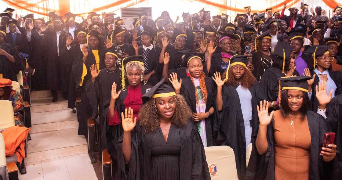 Nnamdi Azikiwe University graduates taking an oath