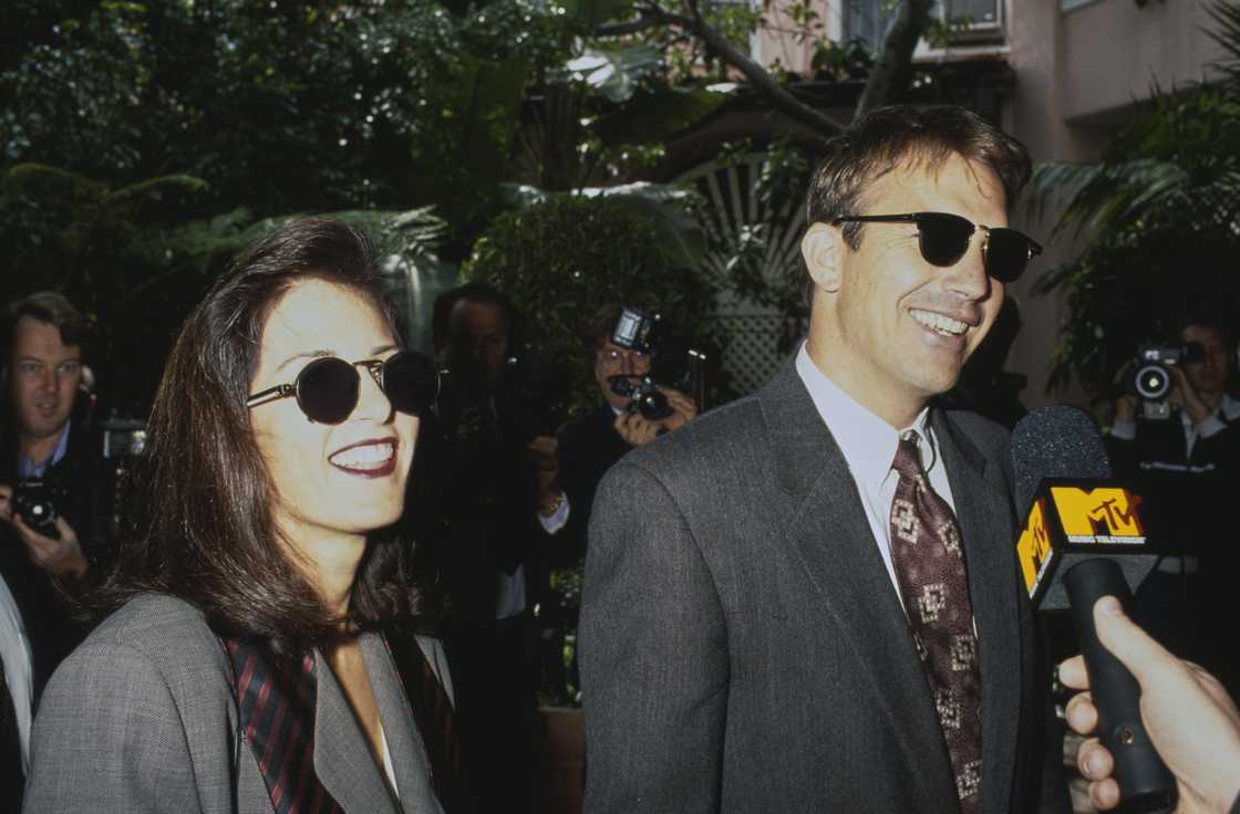 Kevin Costner and Cindy talk with a reporter at a red carpet event, United States Kevin Costner and Cindy talk with a reporter at a red carpet event, United States