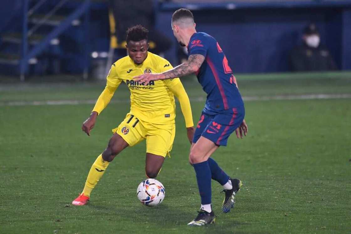 Super Eagles star breaks the internet with his sensational reaction after he was brought down for dribbling Super Eagles star breaks the internet with his sensational reaction after he was brought down for dribbling