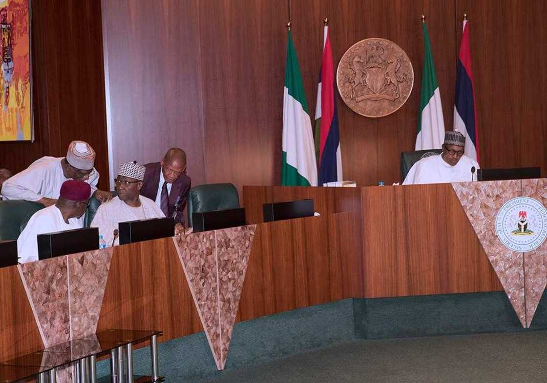 Jerin wasu sabbin jami’ai da Buhari ya rantsar dasu manyan mukamai a hukamar NPC, da CCB Jerin wasu sabbin jami’ai da Buhari ya rantsar dasu manyan mukamai a hukamar NPC, da CCB