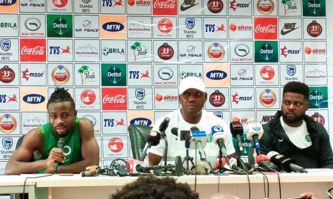 Hira da manema labara Hira da manema labara