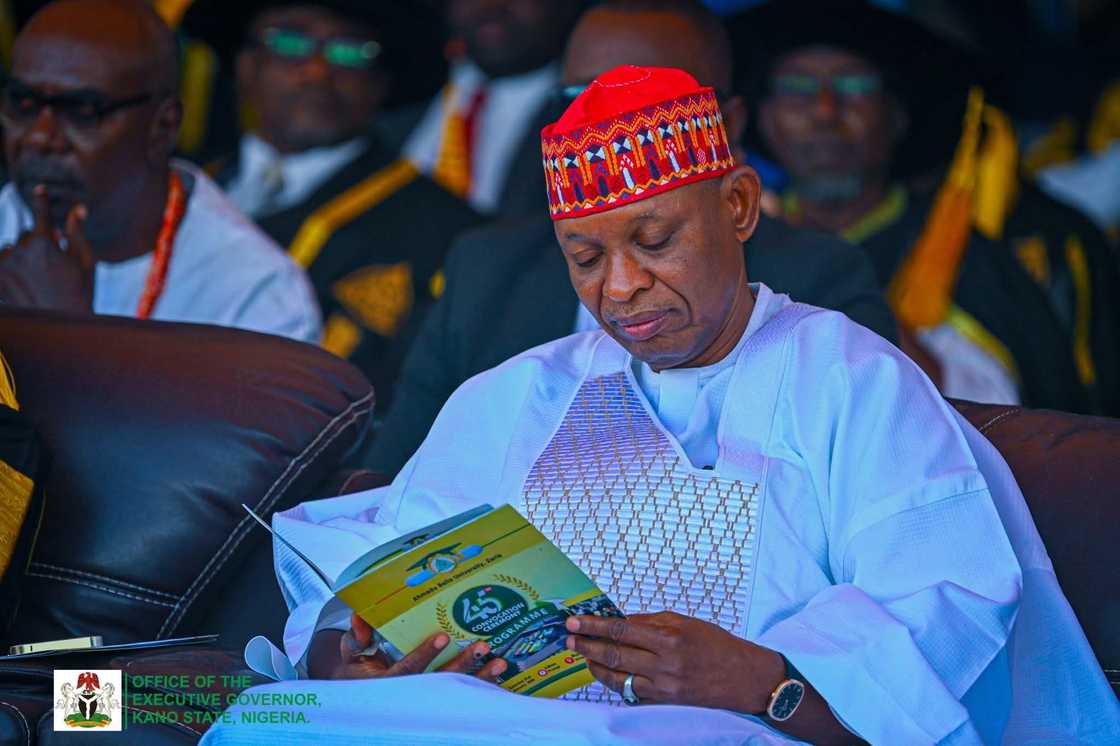 Gwamna Abba Kabir ya yi nade-nade Gwamna Abba Kabir ya yi nade-nade