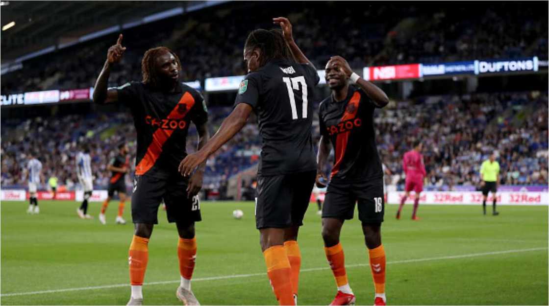 Alex Iwobi Does the Palliative Dance After Scoring in Everton’s 2–1 Win Over Huddersfield in Carabao Cup Alex Iwobi Does the Palliative Dance After Scoring in Everton’s 2–1 Win Over Huddersfield in Carabao Cup