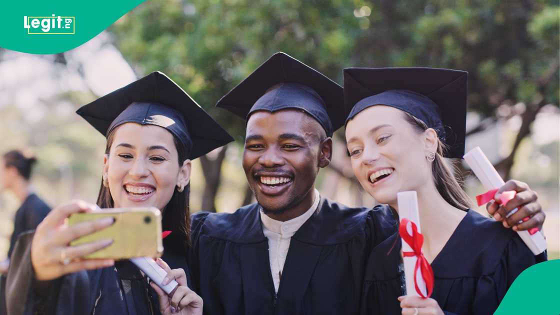 Dan Arewa ya yi bayanin yadda daliban Najeriya za su iya samun tallafin karatu a waje Dan Arewa ya yi bayanin yadda daliban Najeriya za su iya samun tallafin karatu a waje