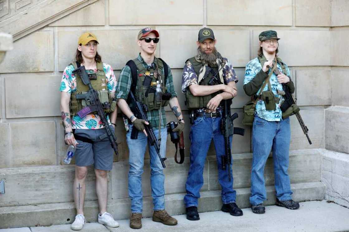 Legal to carry weapons in public: protestors in Michigan during the coronavirus pandemic Legal to carry weapons in public: protestors in Michigan during the coronavirus pandemic