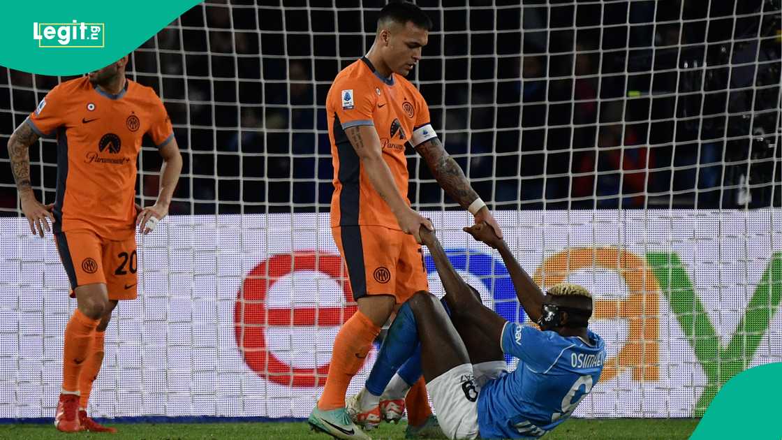 Hakan Calhanoglu, Lautaro Martinez, Victor Osimhen, Napoli, Inter Milan, Estadio Diego Armando Maradona, Naples, Italy, Serie A. Hakan Calhanoglu, Lautaro Martinez, Victor Osimhen, Napoli, Inter Milan, Estadio Diego Armando Maradona, Naples, Italy, Serie A.