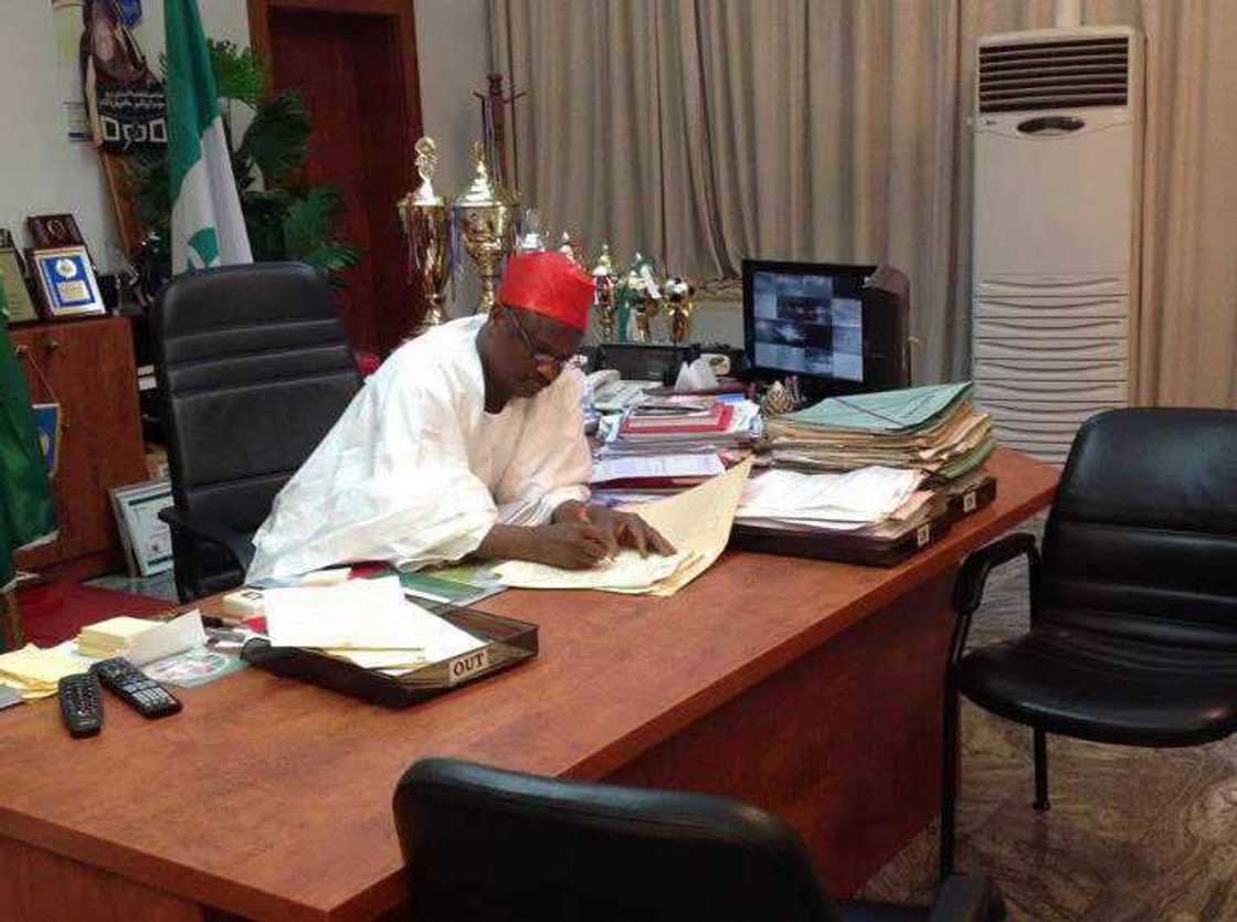 Ganduje ya nada mahaifin Kwankwaso a matsayin mai zaben Sarki a masarautar Karaye Ganduje ya nada mahaifin Kwankwaso a matsayin mai zaben Sarki a masarautar Karaye