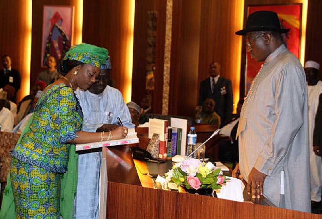 Tsohuwar Minista Tsohuwar Minista