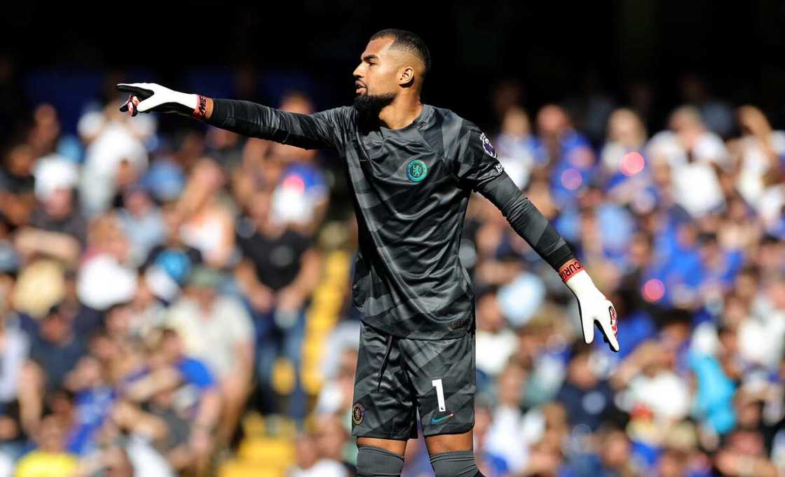 how tall is the tallest soccer player how tall is the tallest soccer player